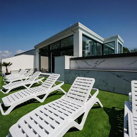 Bauhaus Penthouse Wellness شقة *