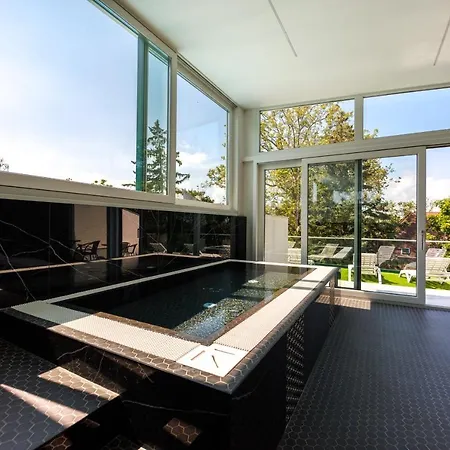 Bauhaus Penthouse Wellness شقة *