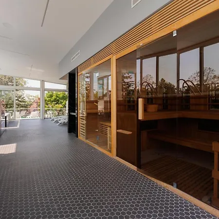 Bauhaus Penthouse Wellness شقة